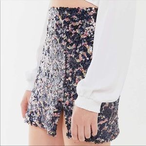 Urban Outfitters sequin mini skirt in XS/TP
